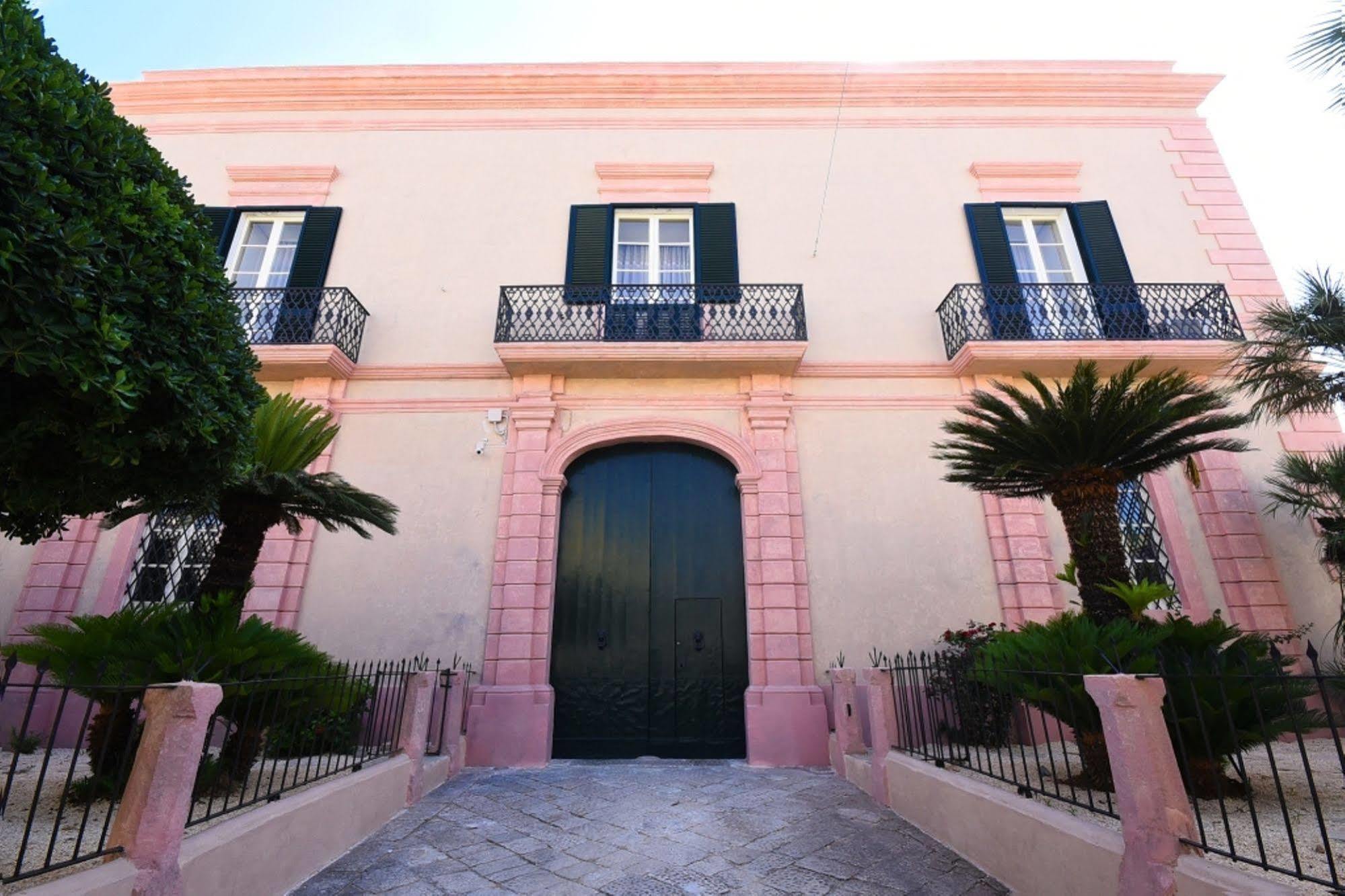 Bed and Breakfast Palazzo Castriota Alezio Exterior foto